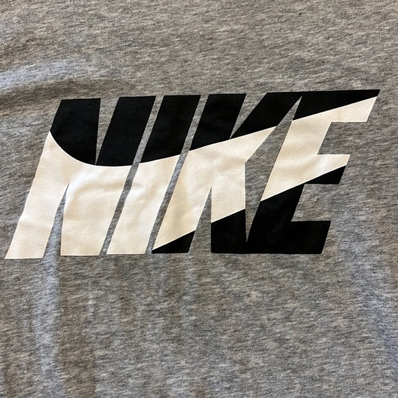 Size small Nike tee - Picture 2 of 3